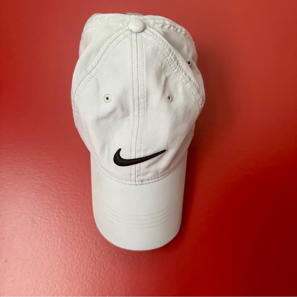 Women’s Nike Golf hat(lowest)
